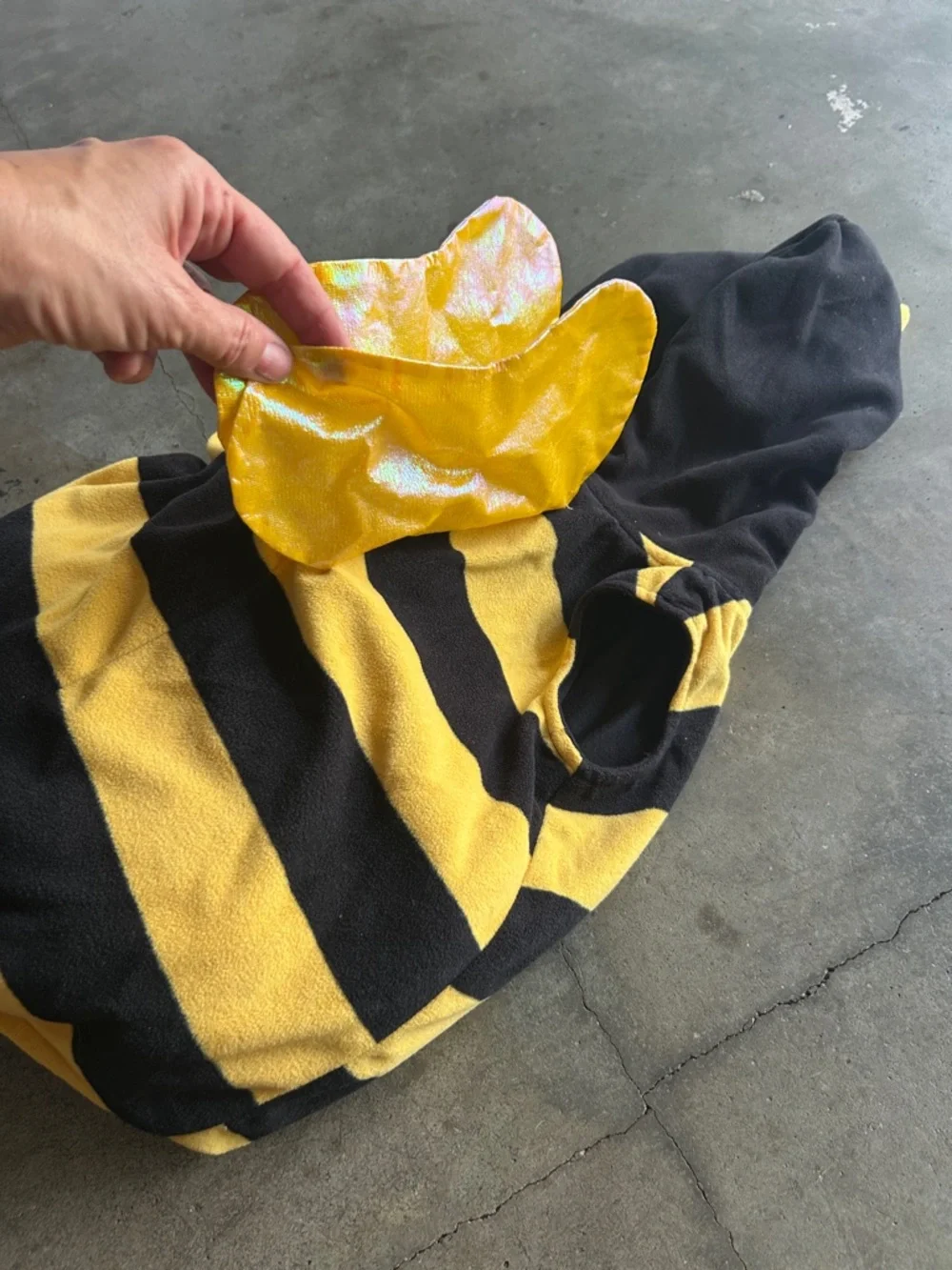 Carter’s Infant Bumblebee Zip Front One Piece Costume | Size 12 months